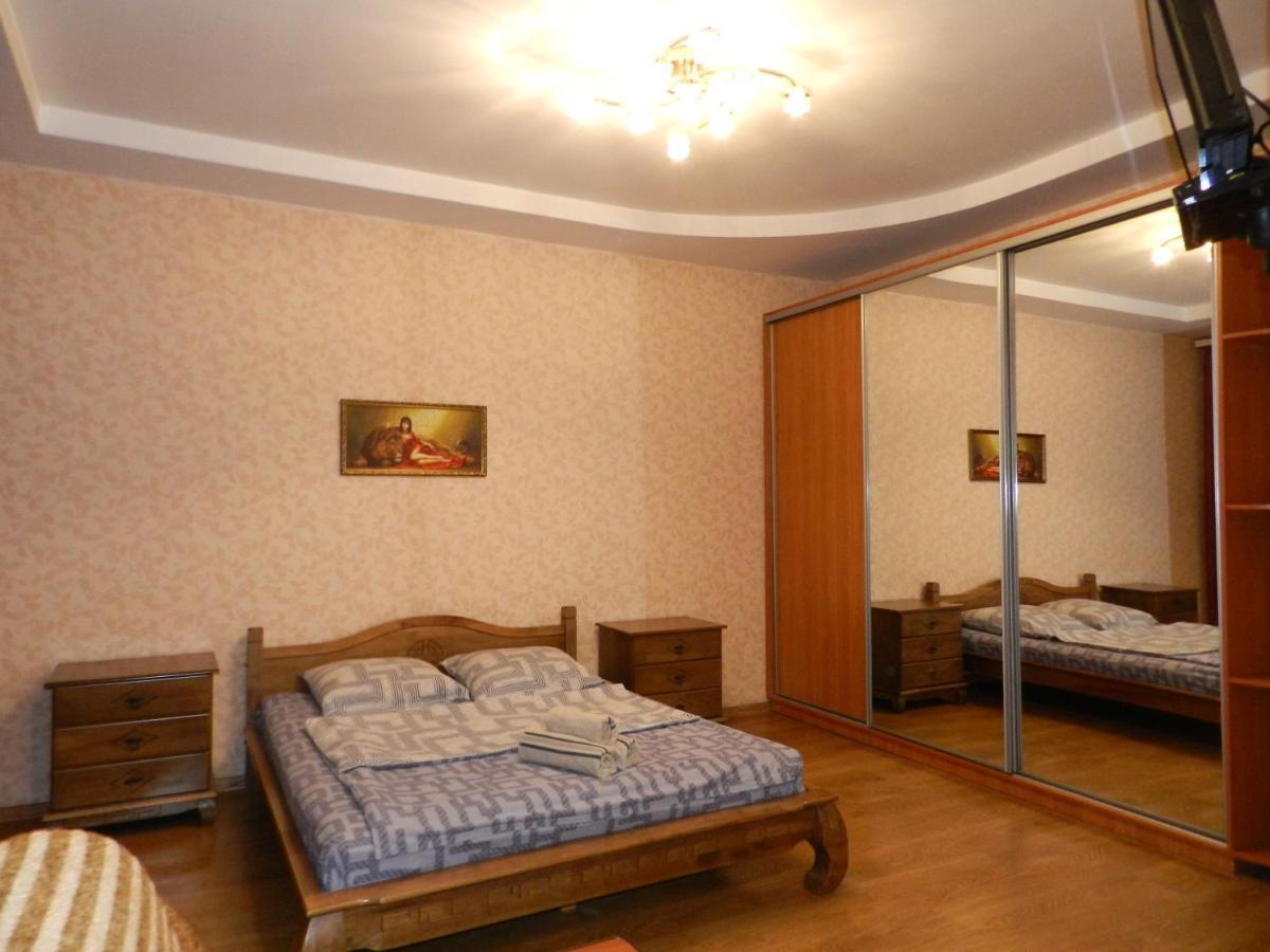 1-Room Apartment 50M2 On Metalurhiv Avenue 17, By Grandhome Zaporizhia Ngoại thất bức ảnh