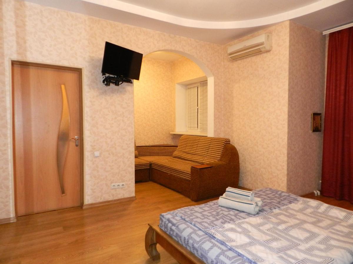 1-Room Apartment 50M2 On Metalurhiv Avenue 17, By Grandhome Zaporizhia Ngoại thất bức ảnh