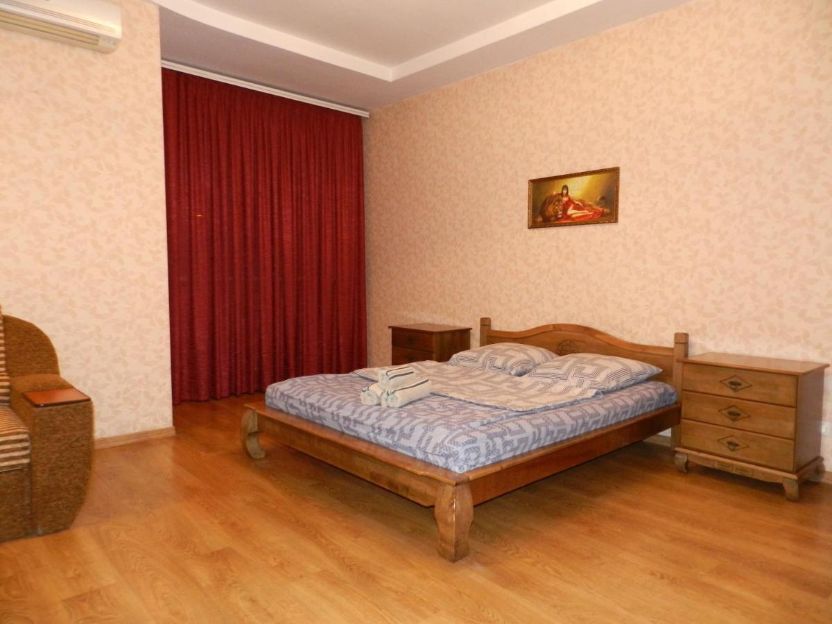 1-Room Apartment 50M2 On Metalurhiv Avenue 17, By Grandhome Zaporizhia Ngoại thất bức ảnh